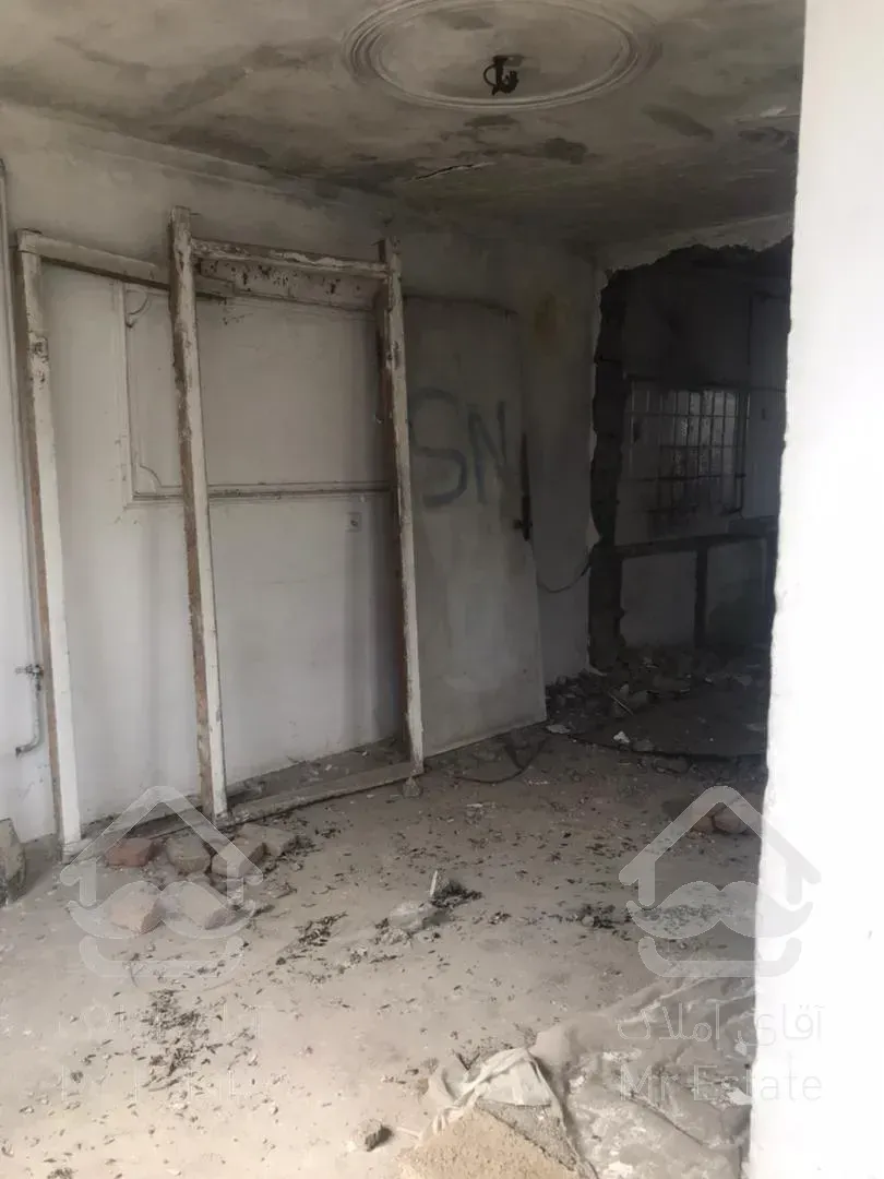 زمين مسكوني ١٧٠ متري با بناي قابل بازسازي