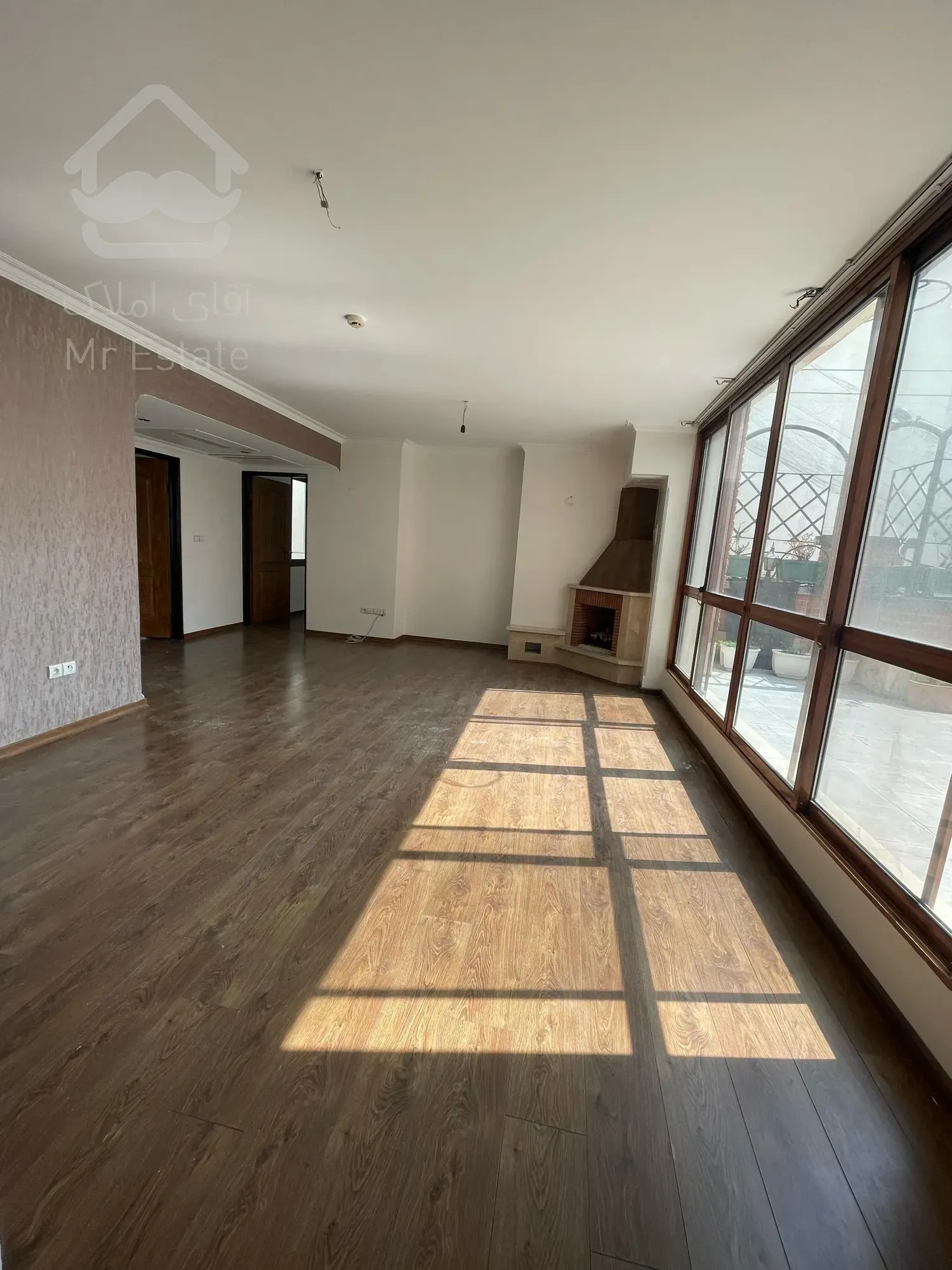 رهن و اجاره آپارتمان۲۲۰متر آجودانیه