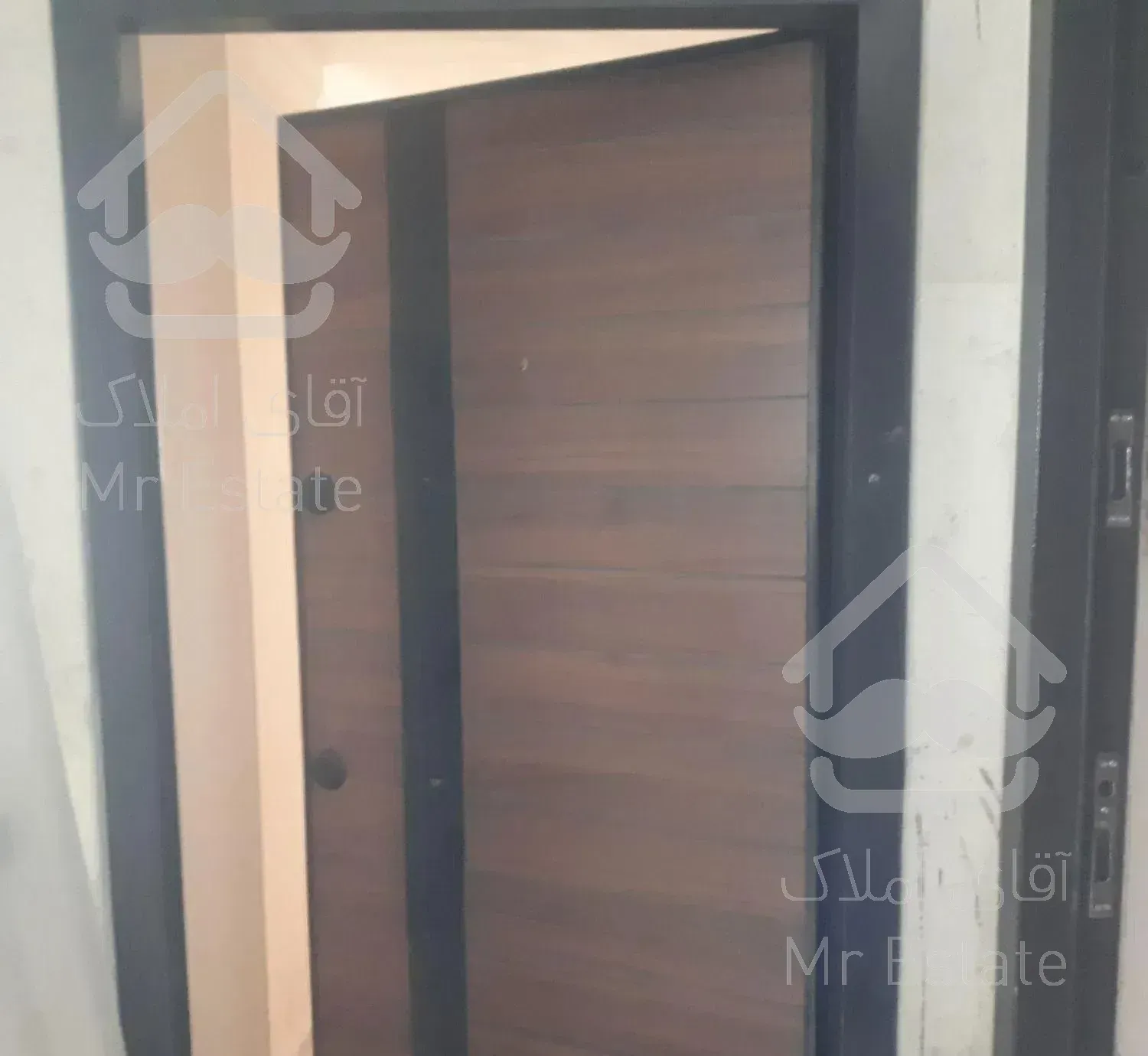 آپارتمان نوساز ۳ خوابه