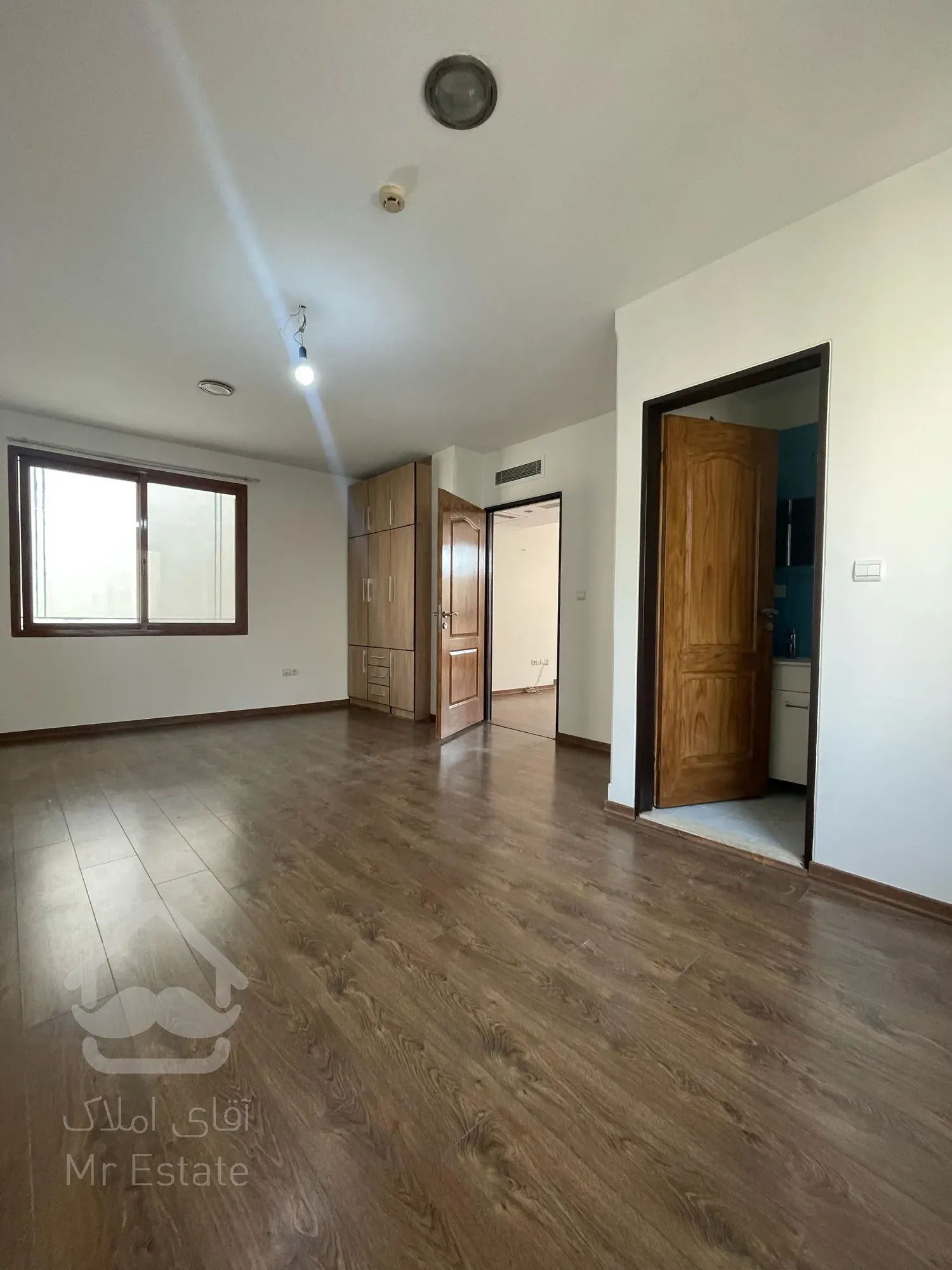 رهن و اجاره آپارتمان۲۲۰متر آجودانیه