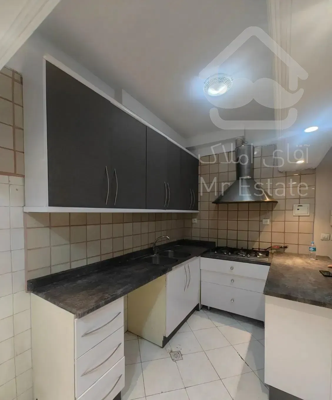 سعادت آباد  ۶۰ متر  طبقات بالا با آسانسور و نورگیر