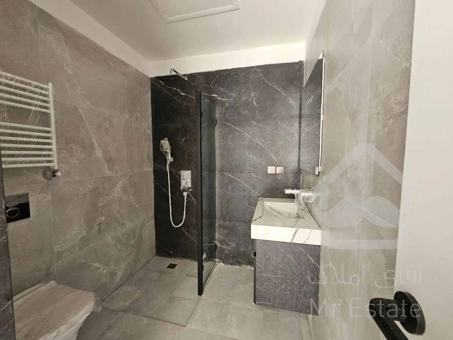 140مترشهرک غرب*موقعیت اداری*تابلوخور*سند تک برگ