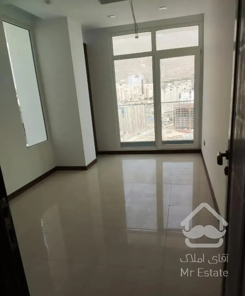 ۱۶۰متر ۳خواب ویو کامل دریاچه چیتگر بدون مشرف