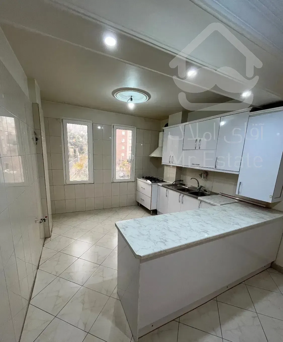 آپارتمان ۶۸ متری غرق نور