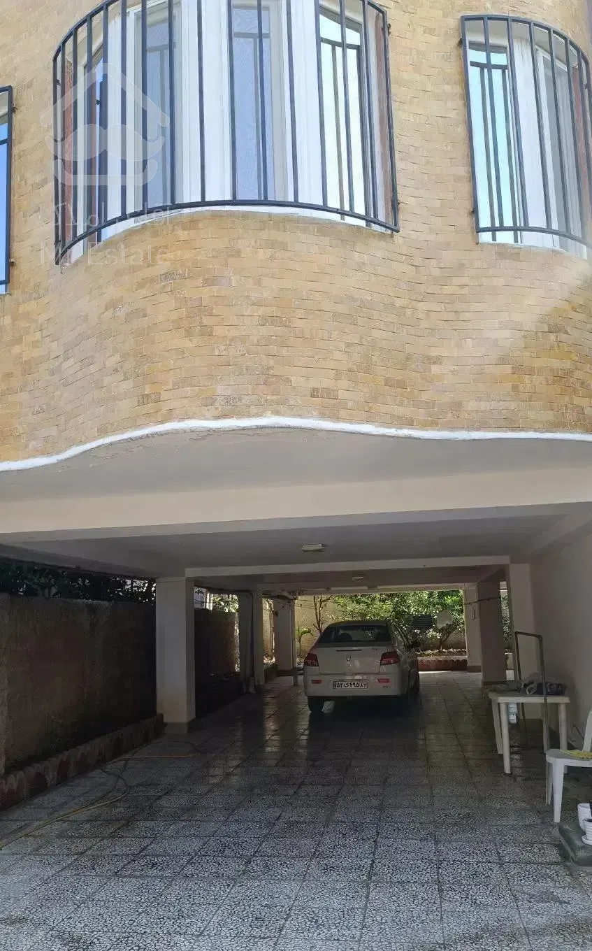 130متری 2خوابه /طبقه 2/نوشهر بلوار کریمی