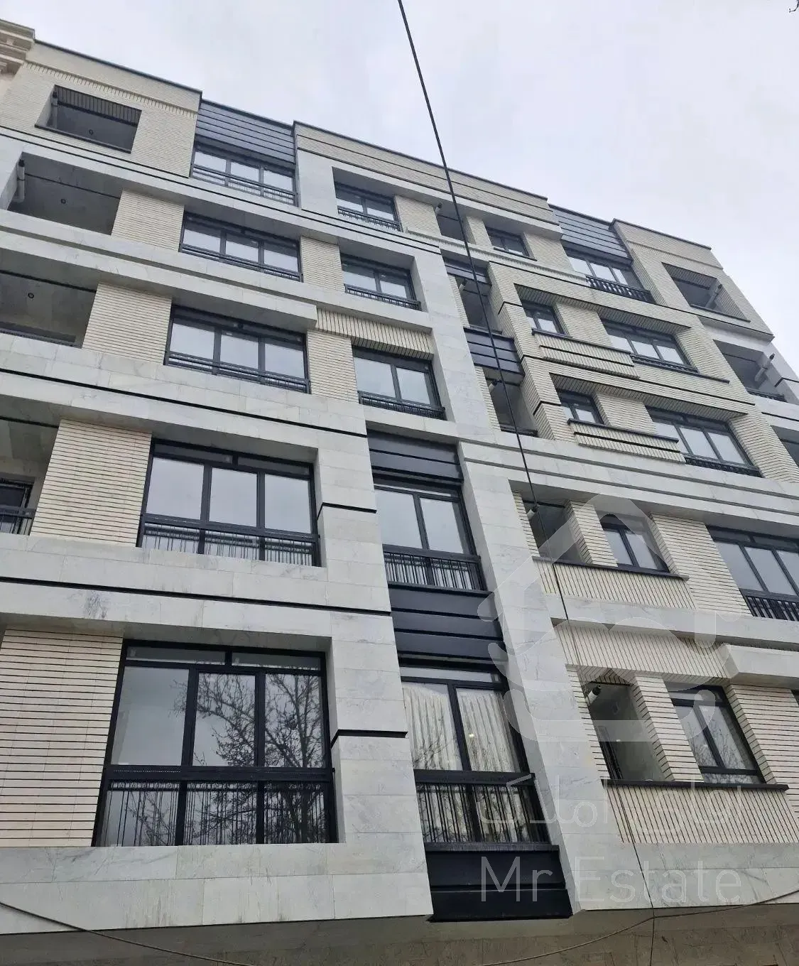 ۸۷ متر فول طبقه اول ۱۲ متر پاسیو رو به آفتاب