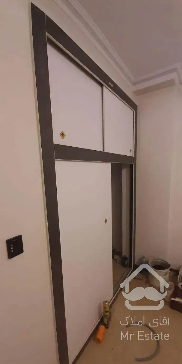 ۱۸۰ متر موقعیت اداری با ۳ اتاق دریاچه خلیج فارس