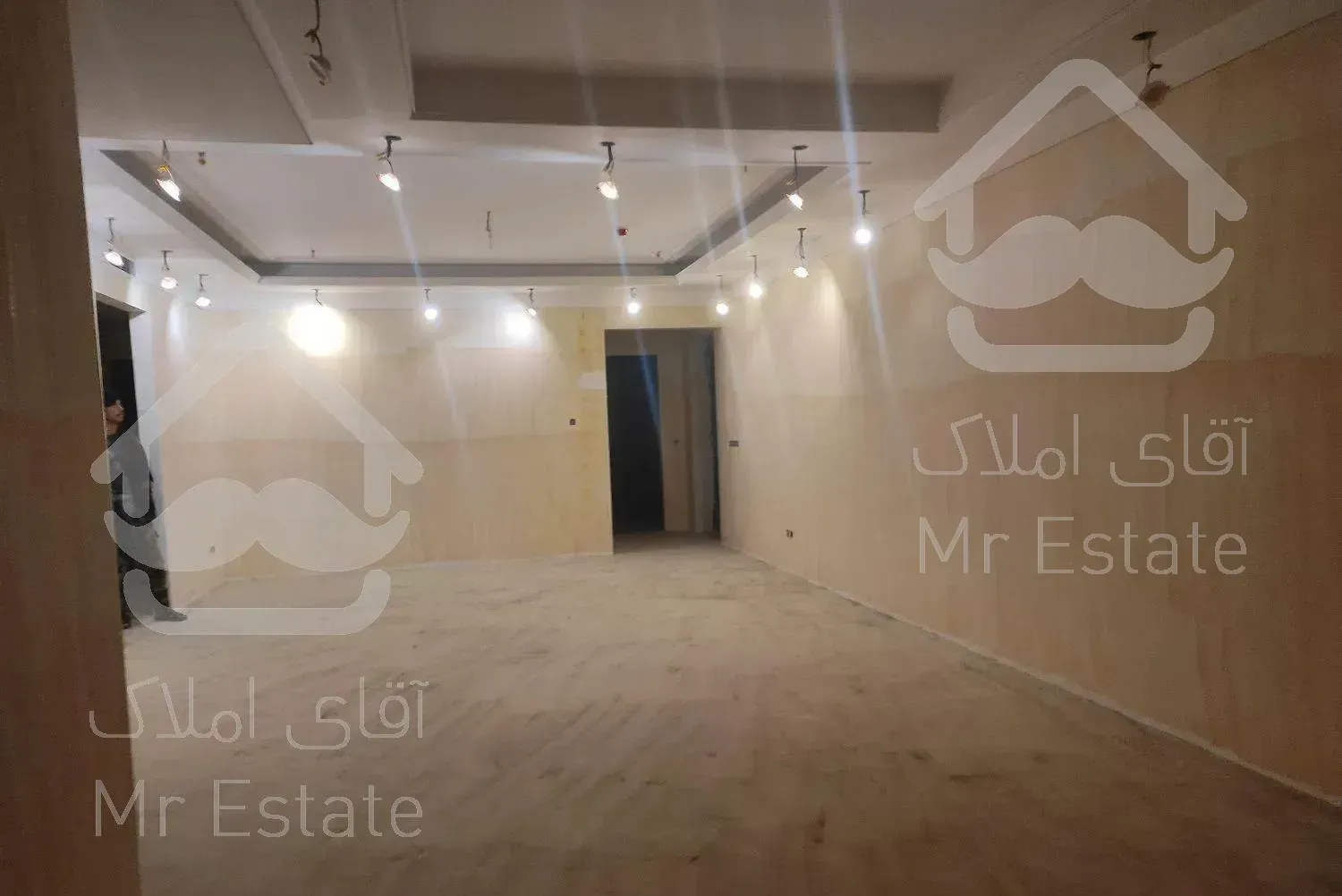 برج باغ کلیدنخوردە 150m