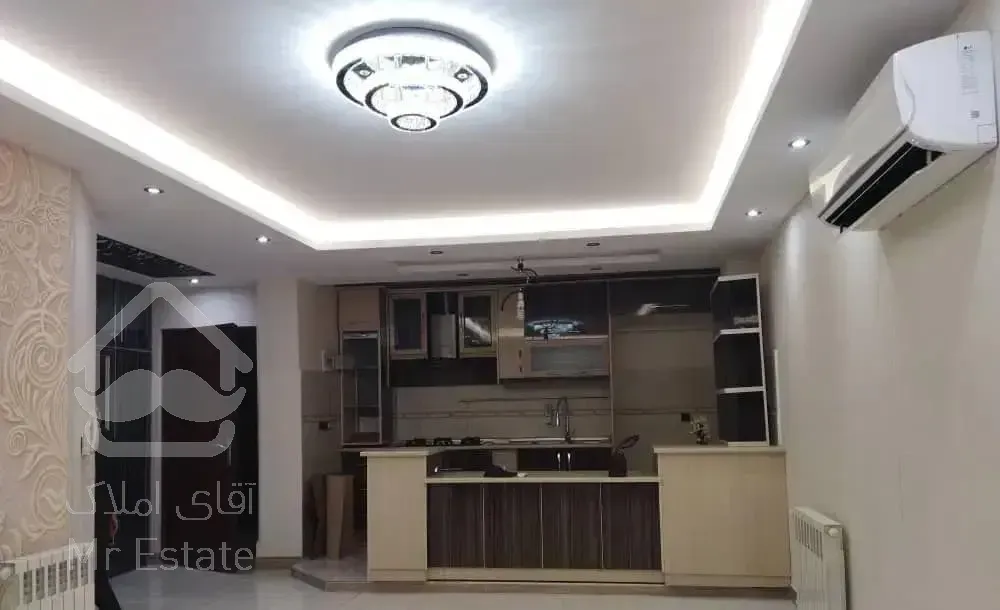 آپارتمان در خیابان اصلی