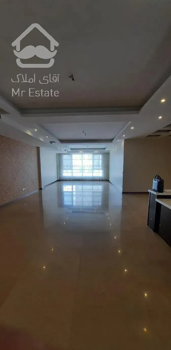 ۱۴۵ متر رو به افتاب / تک واحدی /۲پارکینگ سندی