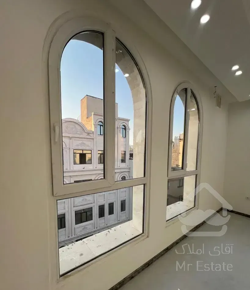 ۹۶ متری دوخواب غرق در نور لوکس چسبیده به حرم مطهر