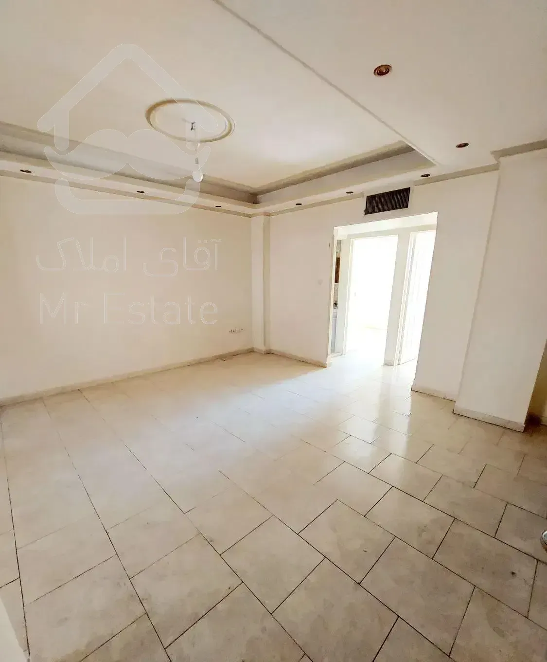 ۶۸ متر با پارکینگ ویودار بام پونک / ۱۵ ساله