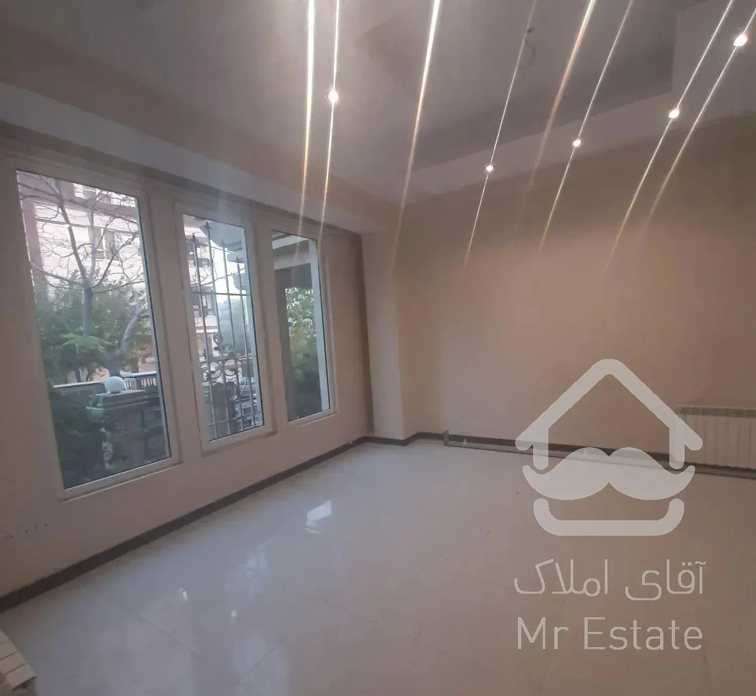 آپارتمان ۸۹ متر / ۲ خوابه / برج باغ