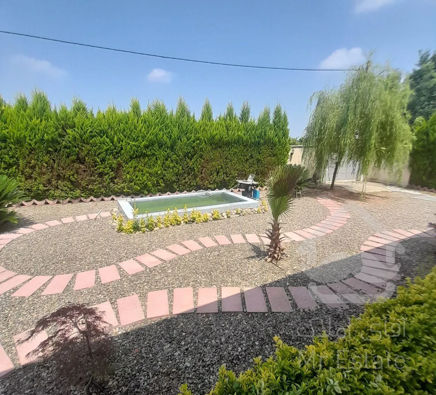 ویلا باغ  ۷۰۰ متری استخردار با سند تک برگ