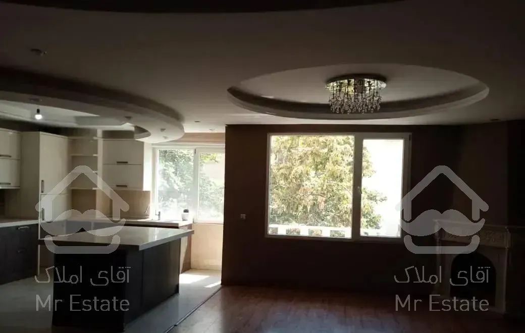 میدان دانشگاه اول درکه ۱۵۰ متر ۵ ساله