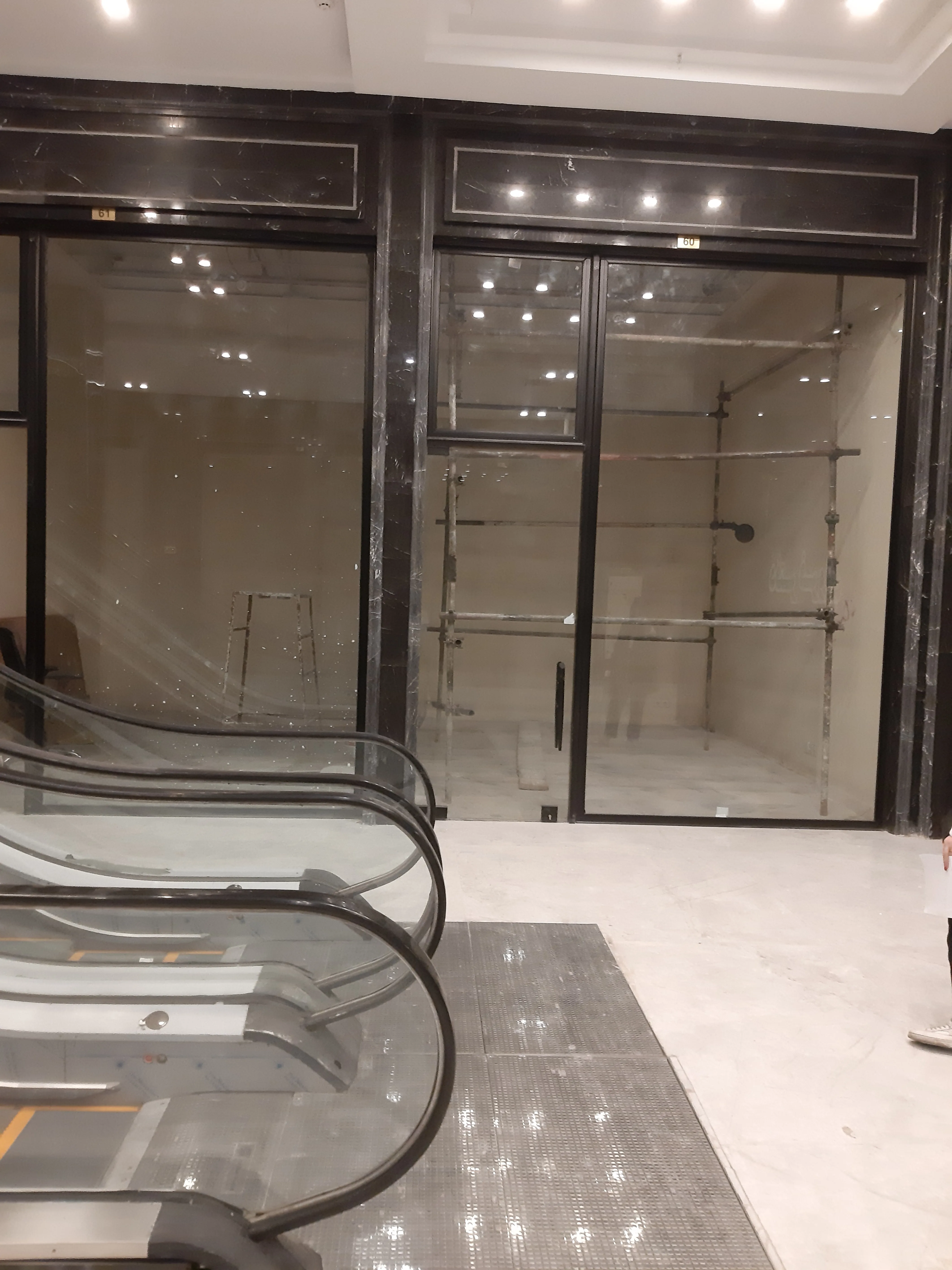 اجاره مغازه در رونیکا مال هروی با قیمت پایین و سه ماه تنفس