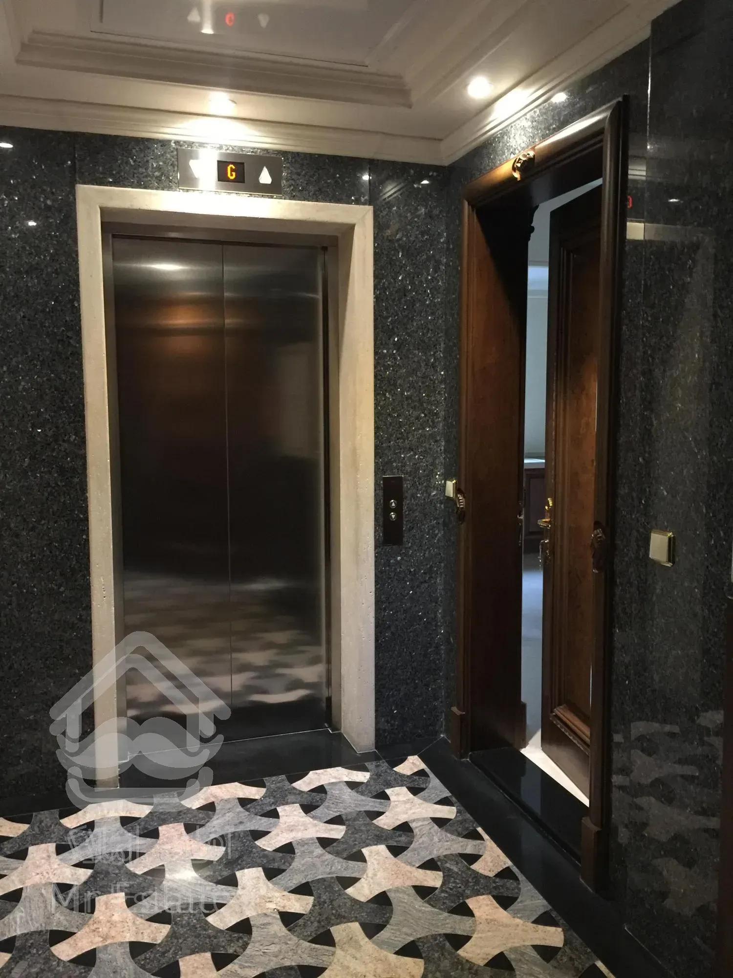 سنبل فروش ۴۲۵ متر کلاسیک تکواحدی مارکدار