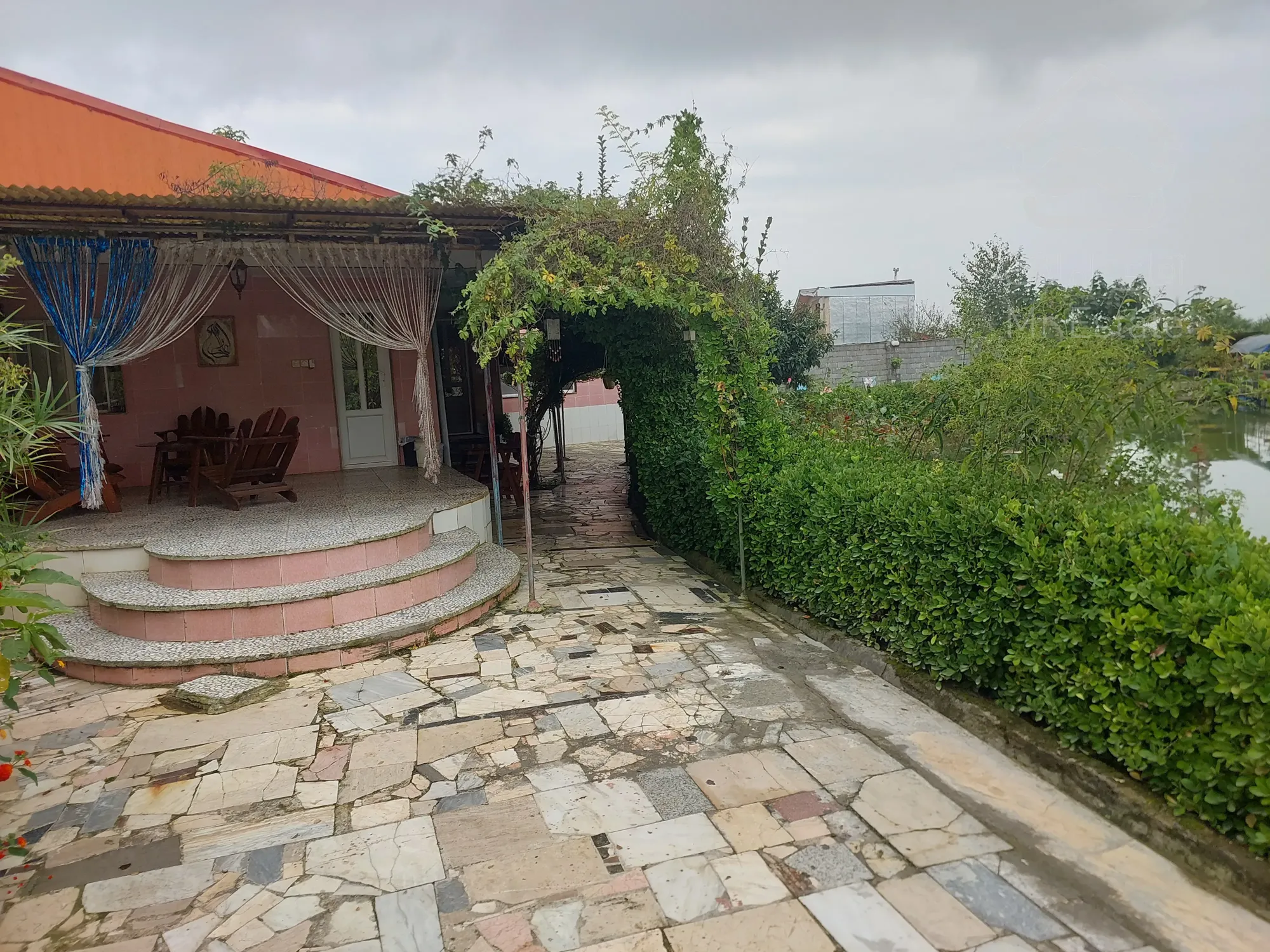 موقعیت استثنایی دو ویلا با تمام مجوز و امکانات در مجاورت استخر ماهی