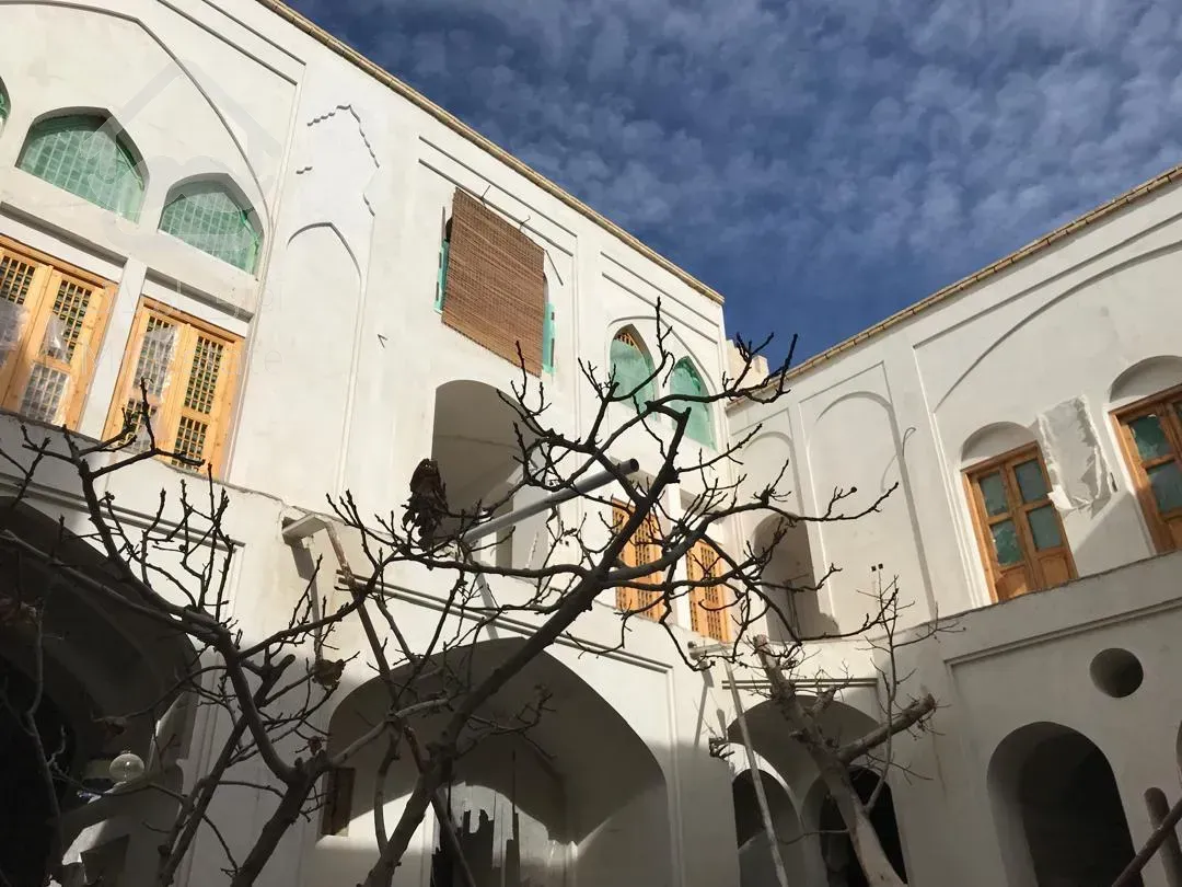 اجاره ۲۵۰ متر خانه ارزشمند در کاشان مناسب گالری هاستل