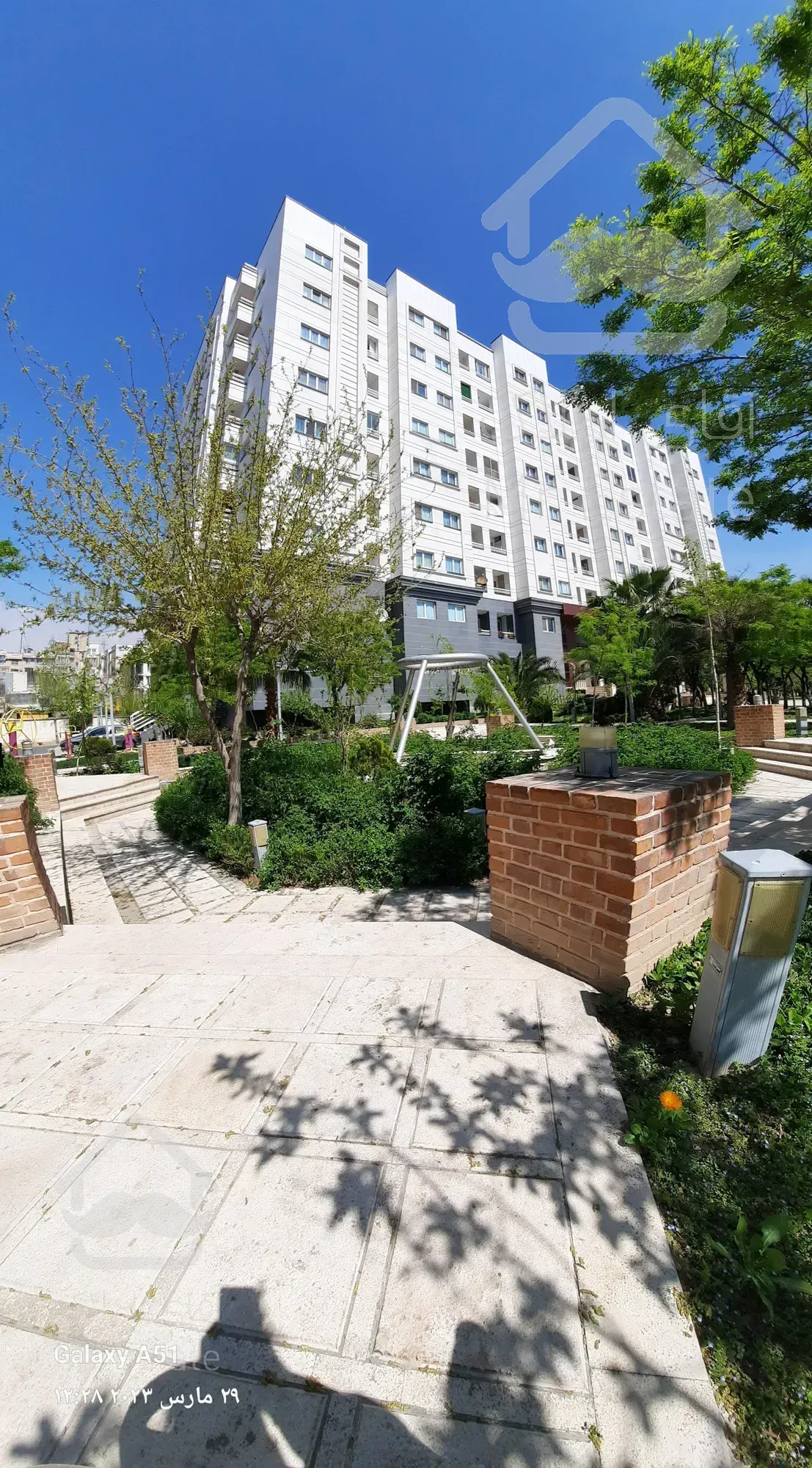 برج آفرینش ۸۵ متری