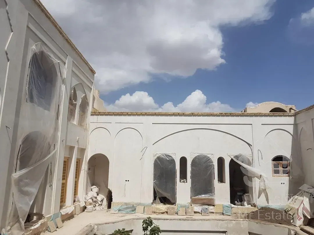 اجاره ۲۵۰ متر خانه ارزشمند در کاشان مناسب گالری هاستل