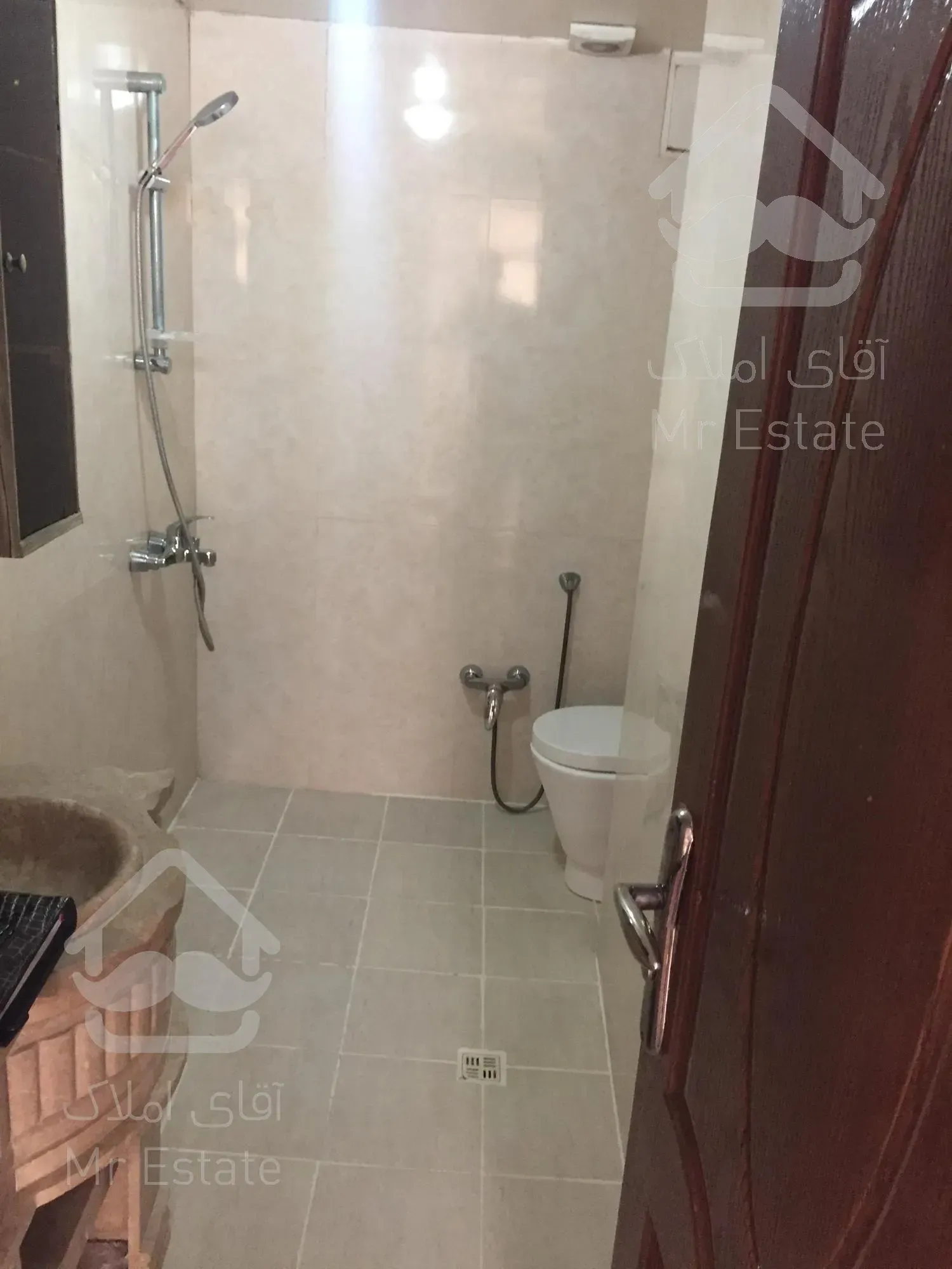 ۱۳۰ متری سه خواب/دریاچه چیتگر/آبشار تهران