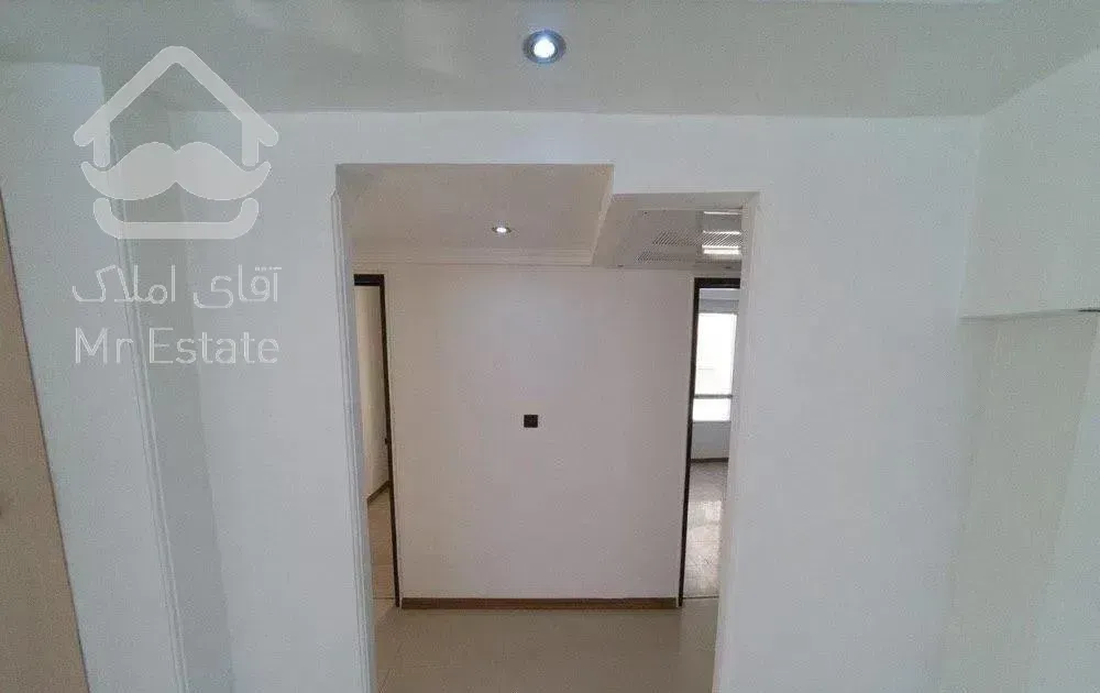 ۱۰۵ متر تک واحدی سه جهت نور