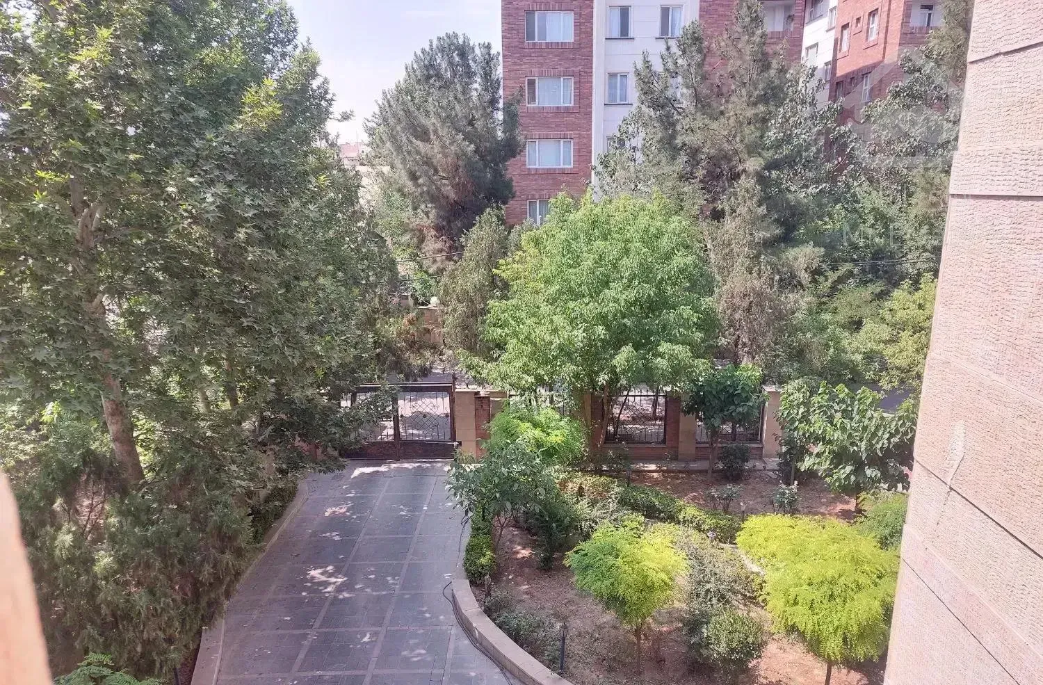 آپارتمان میدان کاج ویو مشجر دو نبش