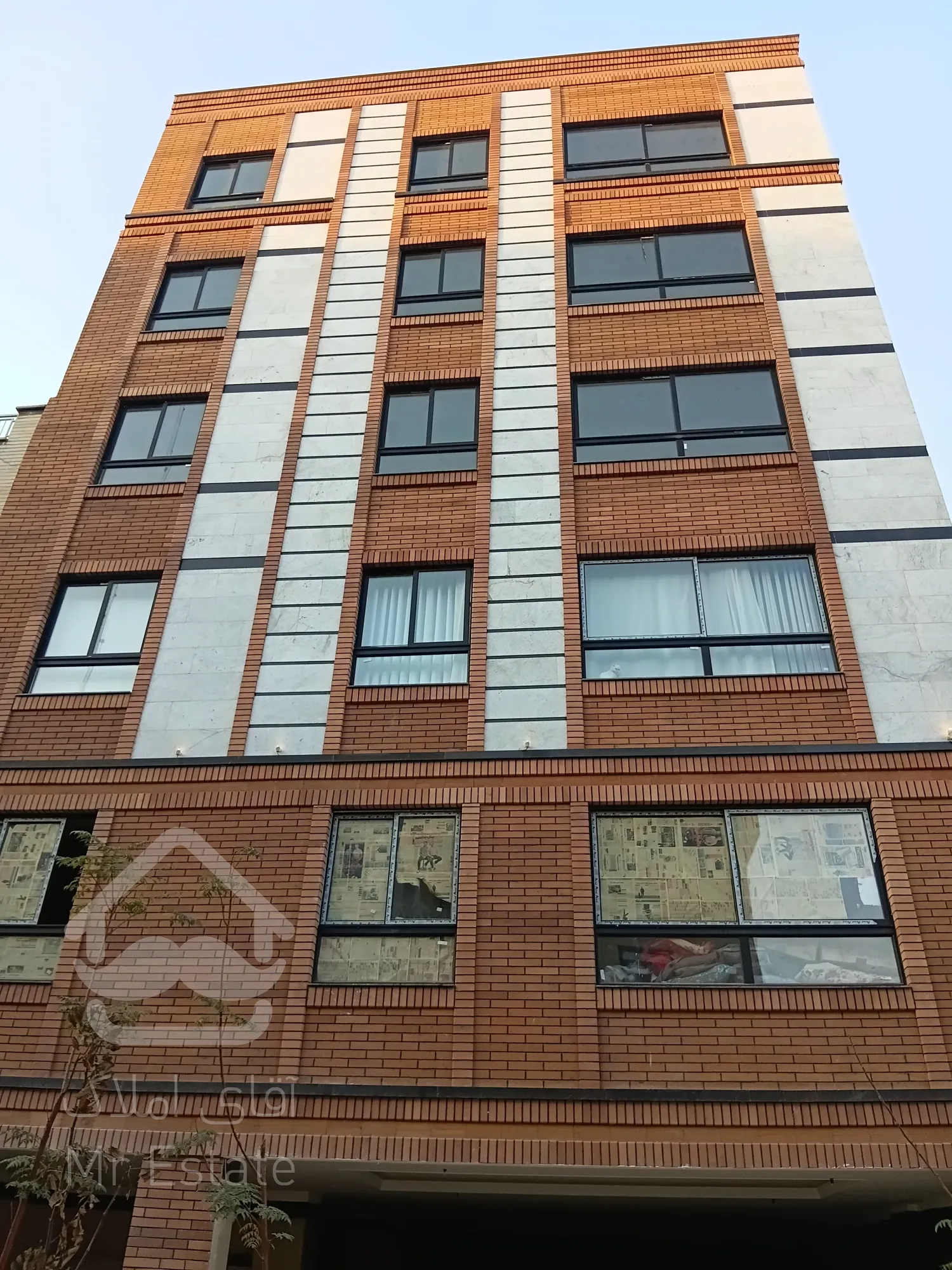 فروش یکجا ۵ طبقه ۲ واحدی نوساز حافظ کالج منطقه ۶ تهران