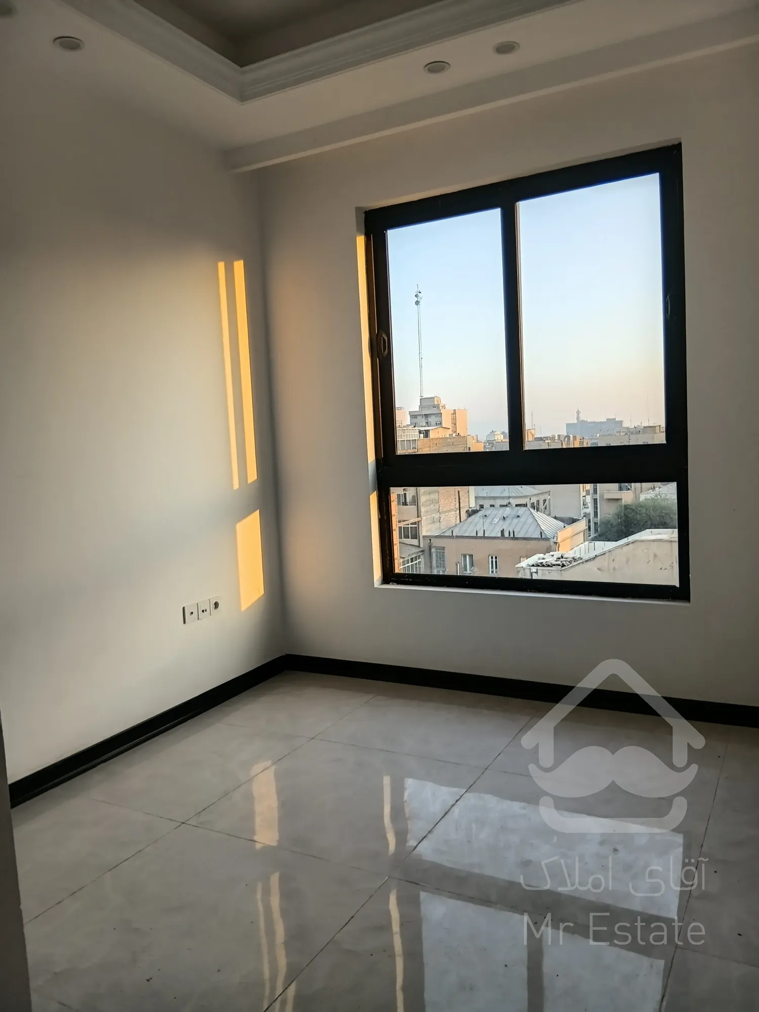 فروش یکجا ۵ طبقه ۲ واحدی نوساز حافظ کالج منطقه ۶ تهران