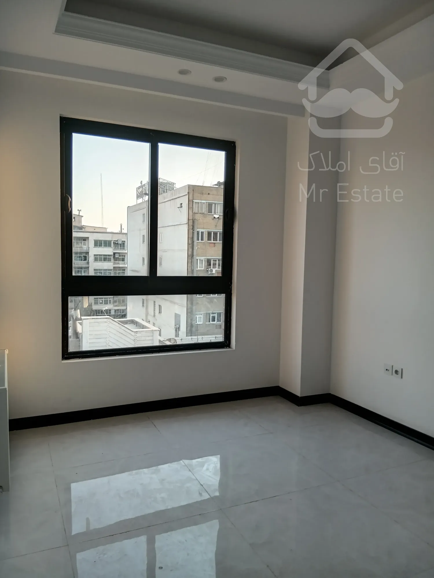 فروش یکجا ۵ طبقه ۲ واحدی نوساز حافظ کالج منطقه ۶ تهران