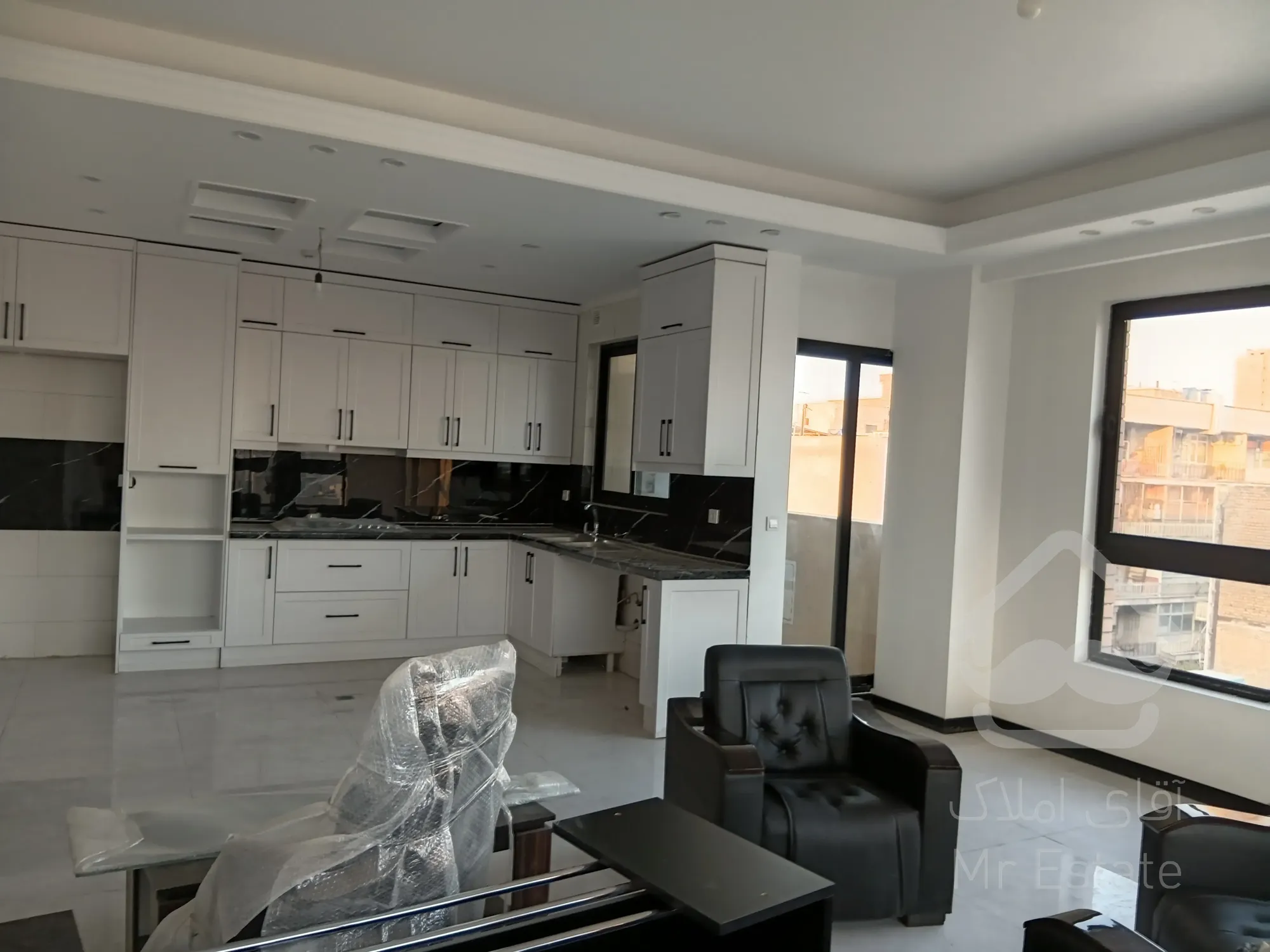 فروش یکجا ۵ طبقه ۲ واحدی نوساز حافظ کالج منطقه ۶ تهران