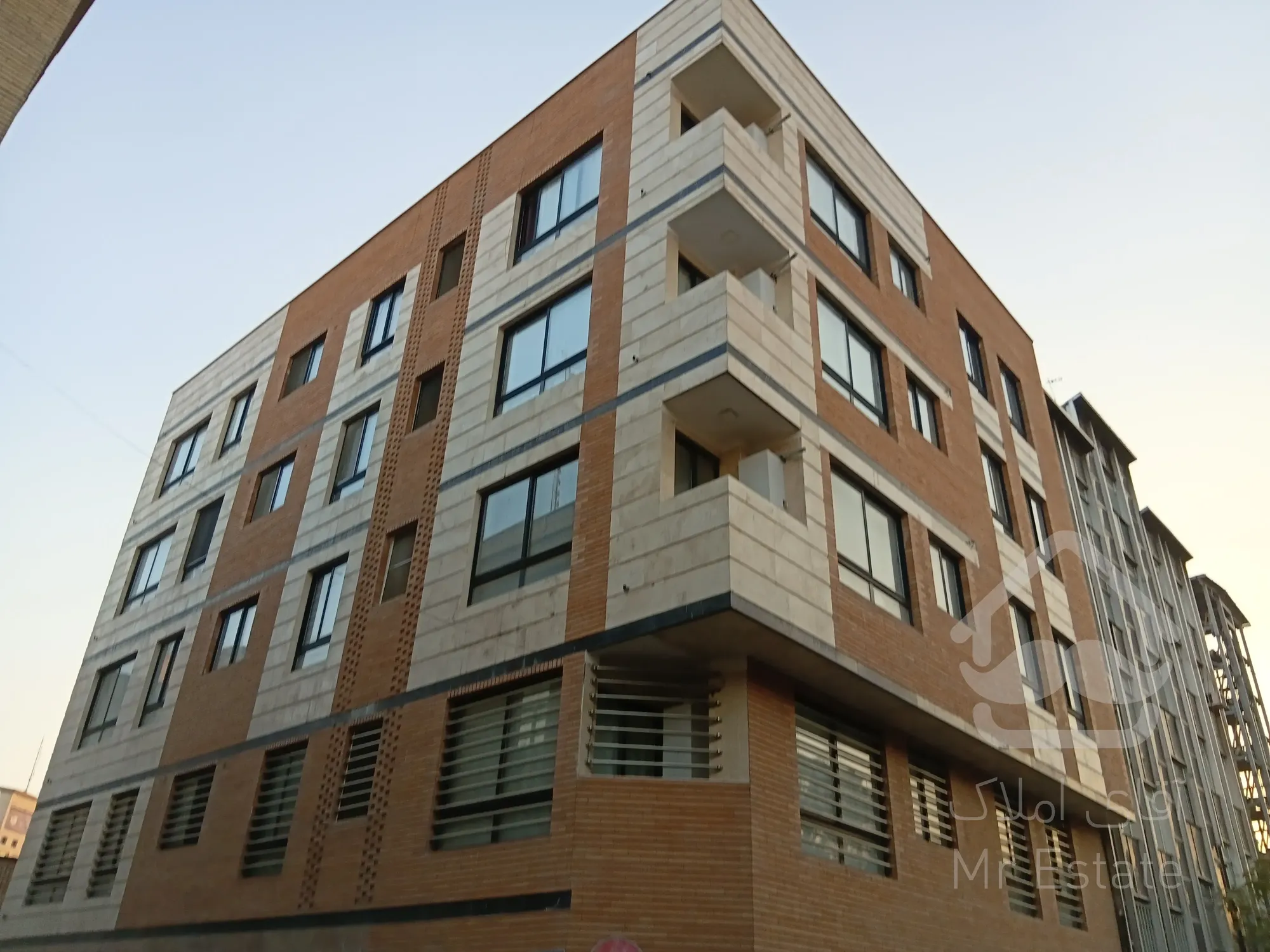 فروش یکجا ۵ طبقه ۲ واحدی نوساز حافظ کالج منطقه ۶ تهران