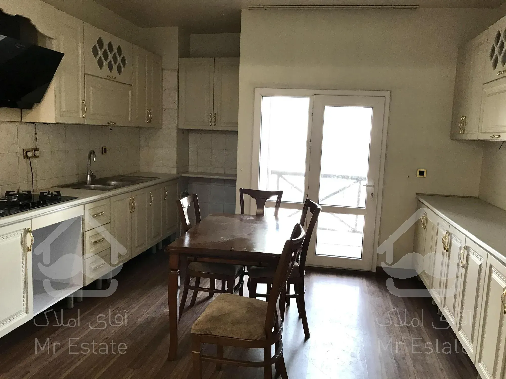 اجاره آپارتمان ۲۰۰ متر سه خواب در سعادت آباد