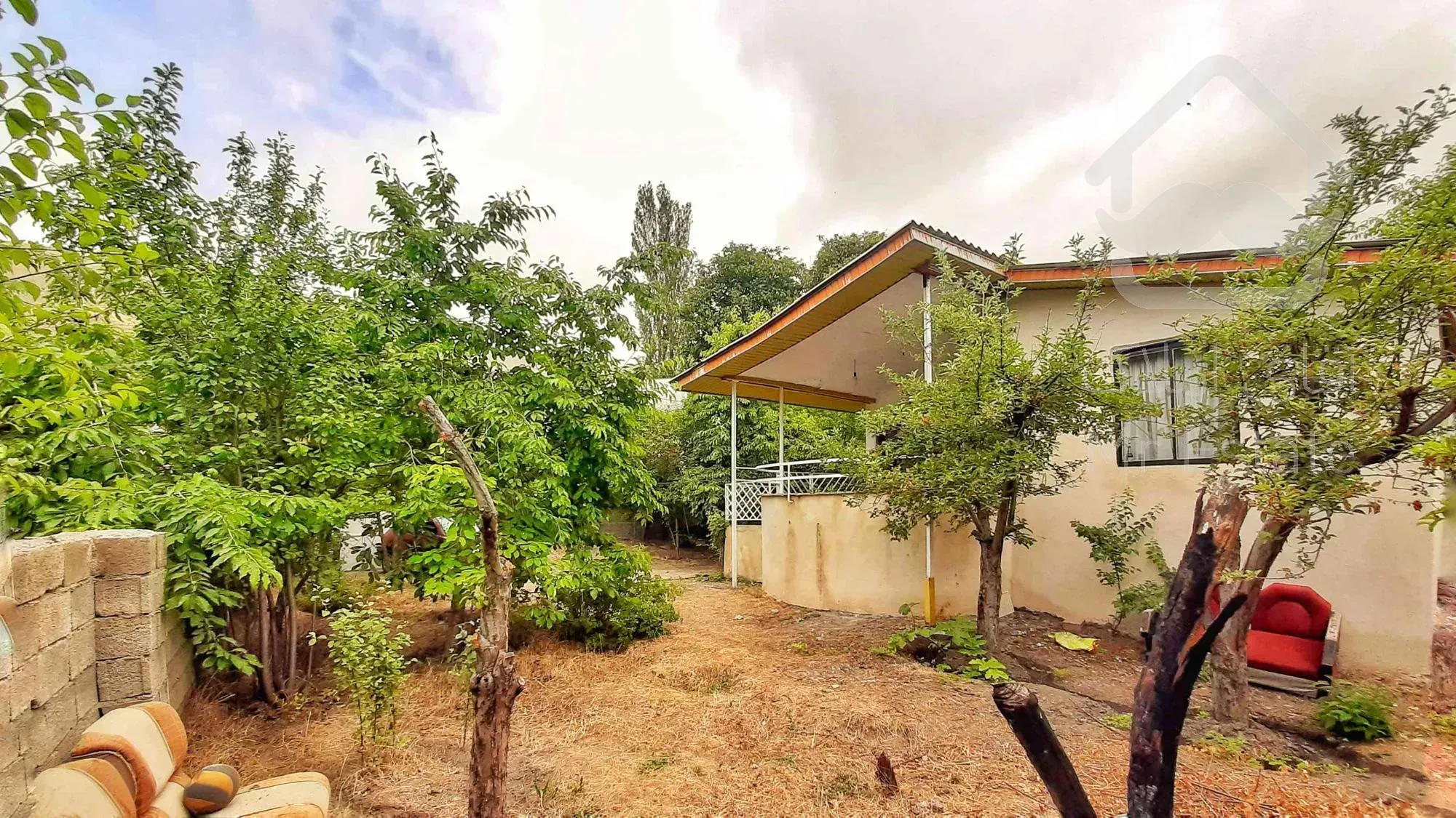 فروش خانه باغ ۵۵۰ متر در منطقه ایرا لاریجان واقع در جاده هراز بالای آب اسک ویو قله دماوند