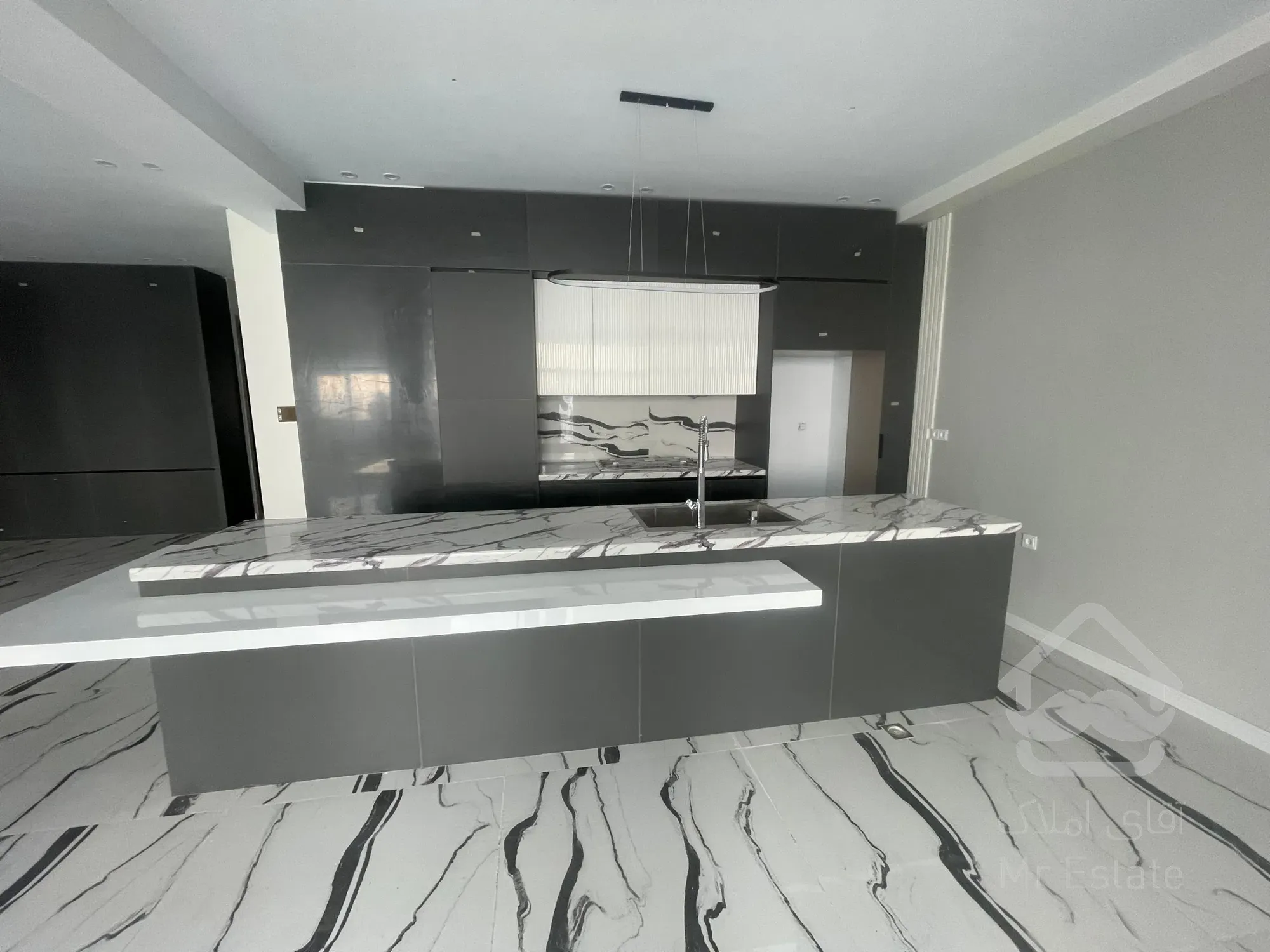 فروش اپارتمان 215 متری زعفرانیه