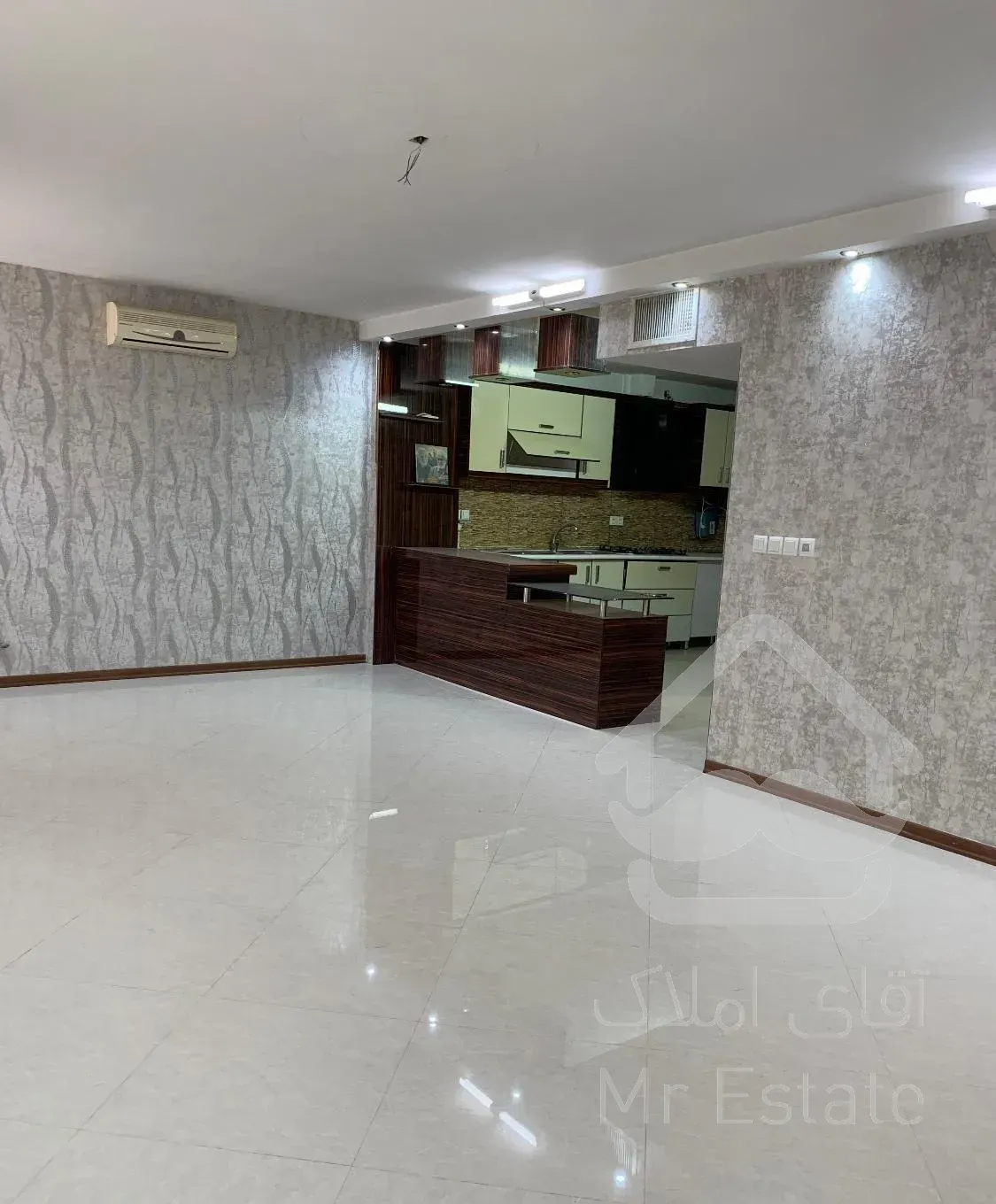 اپارتمان ۱۰۰ متری/ لب خیابان/ تک واحدی/شیک