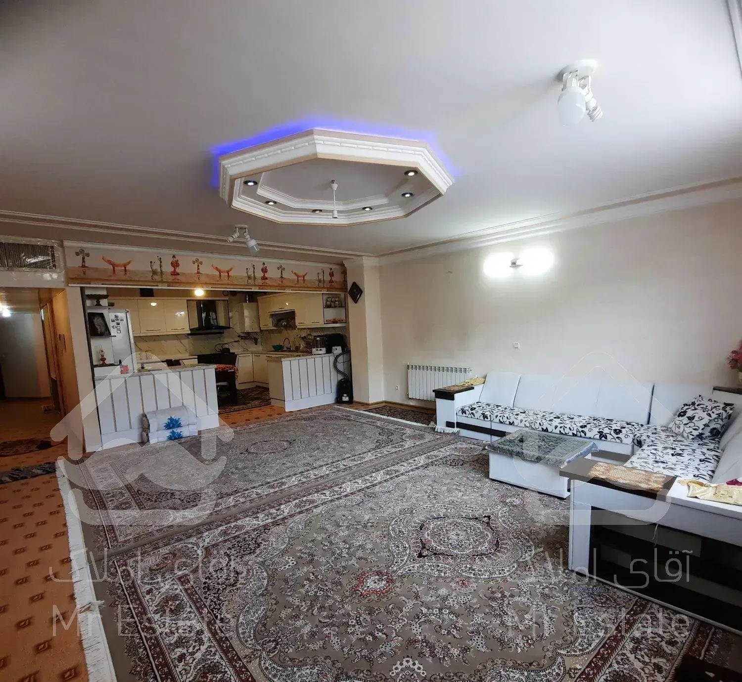 آپارتمان سه خواب ارتشی، سروستان،حیاط دار