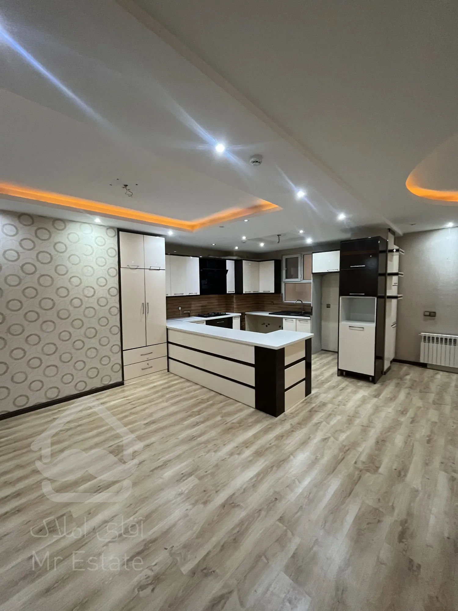 اجاره آپارتمان در برج با دو پارکینگ سندی