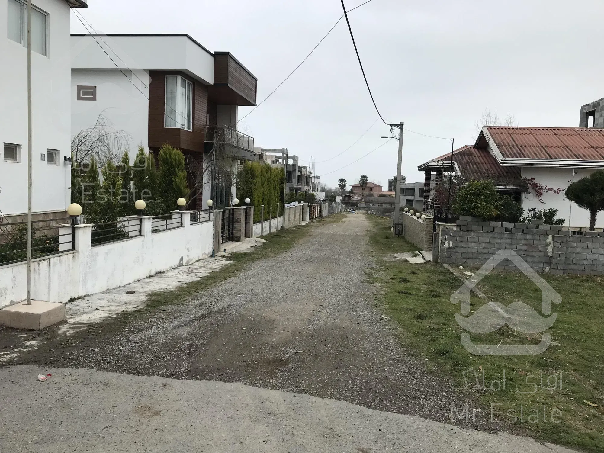 ۳۲۰ متر زمین داخل بافت، رویان