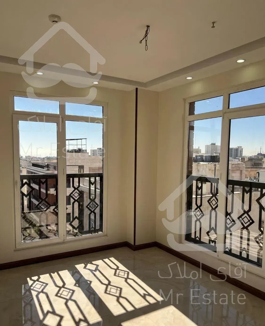 * خواجه عبدالله ۱۰۲متر' نوساز - ۲پارکینگ سندی *