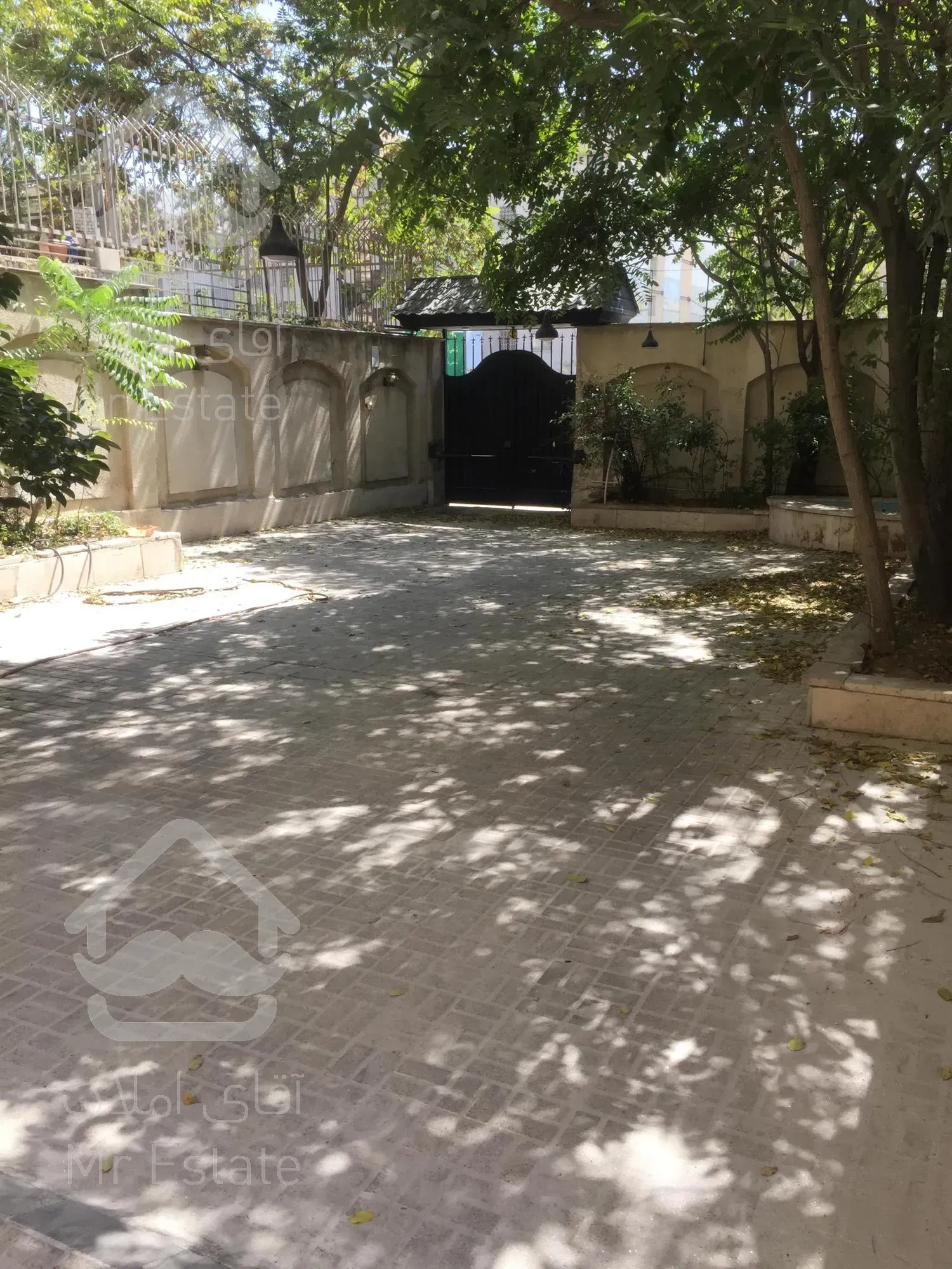 اپارتمان موقعیت اداری ۲۲۰ متری مبله