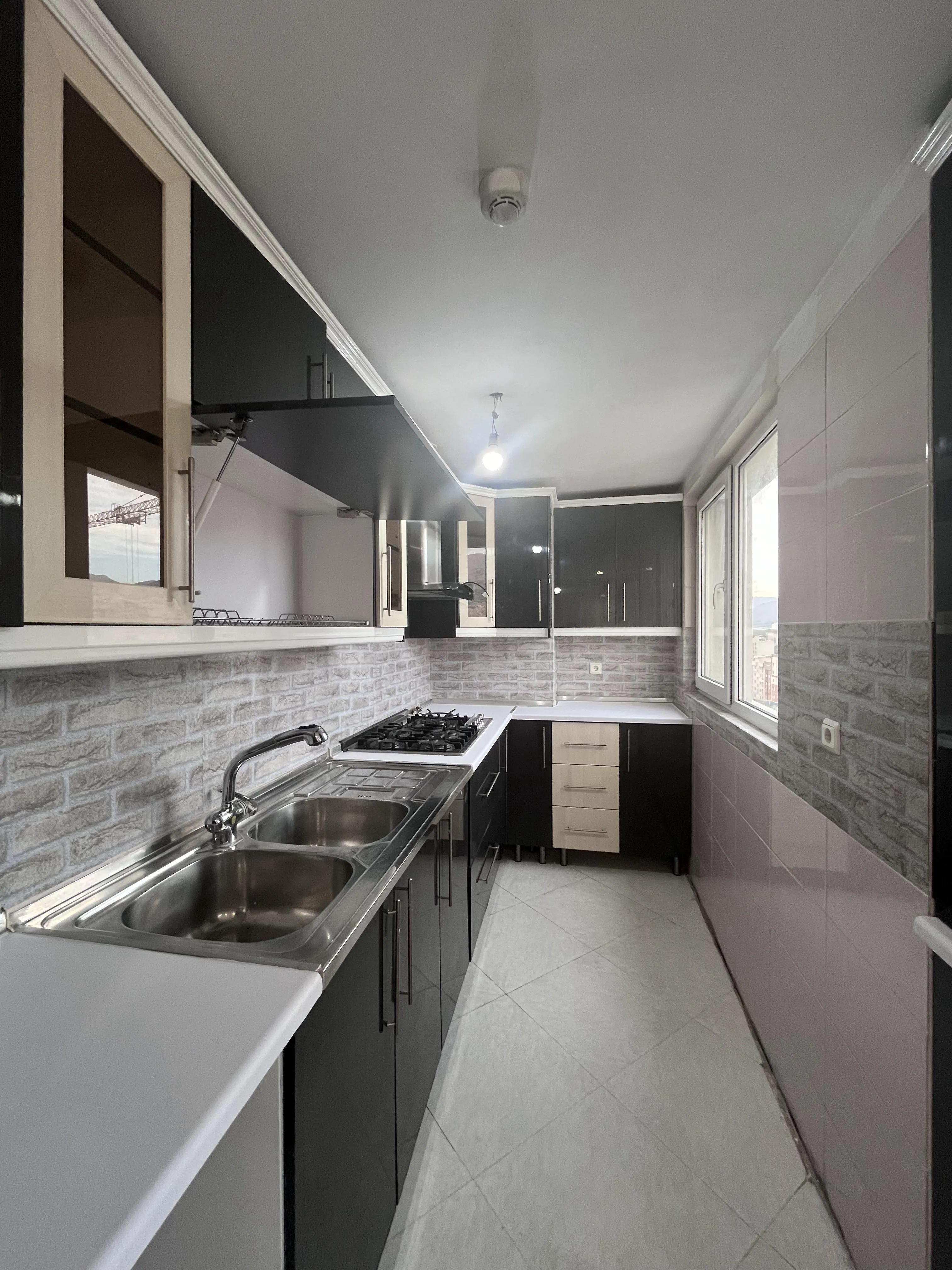 ۸۶متر۲خواب فول روبه کوچه زیر قیمت