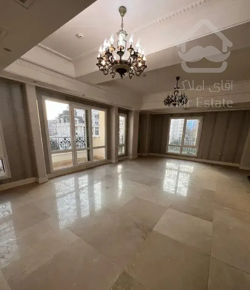 ۲۱۶ متر فول مشاعات، ۲پارکینگ سندی و کم سن