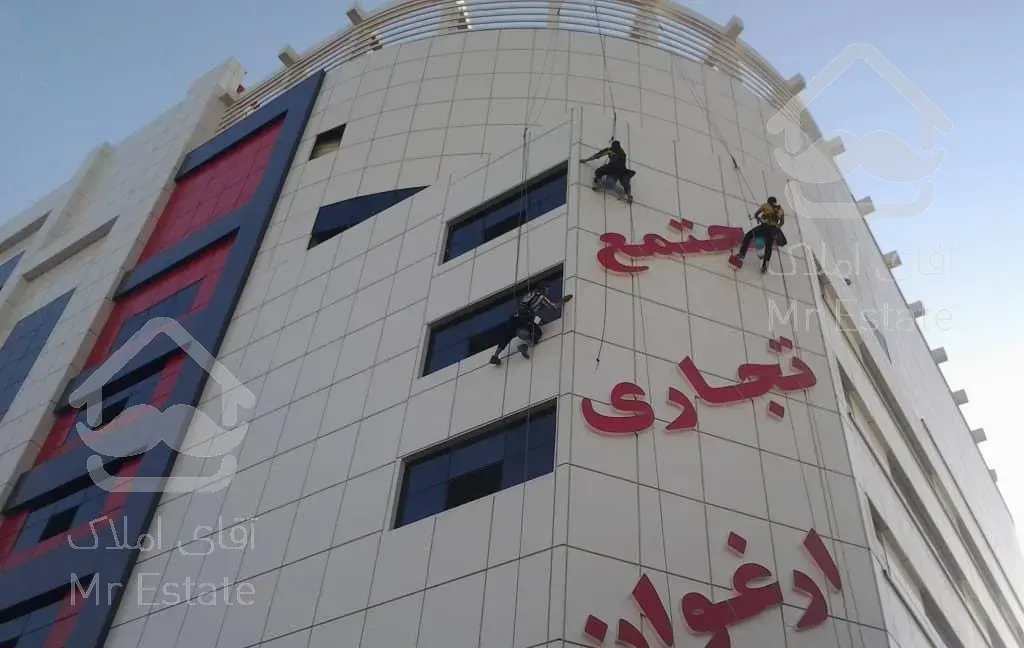 کار در ارتفاع بدون نیاز به داربست پیچ رولپلاک نما