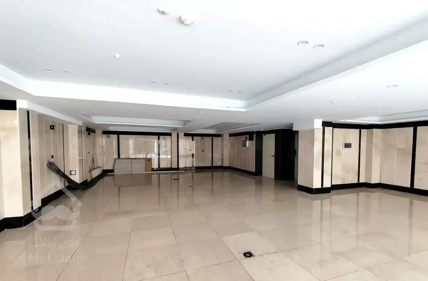 ۱۳۵ متر / نوساز / ۴ واحد / یکجا / موقعیت اداری