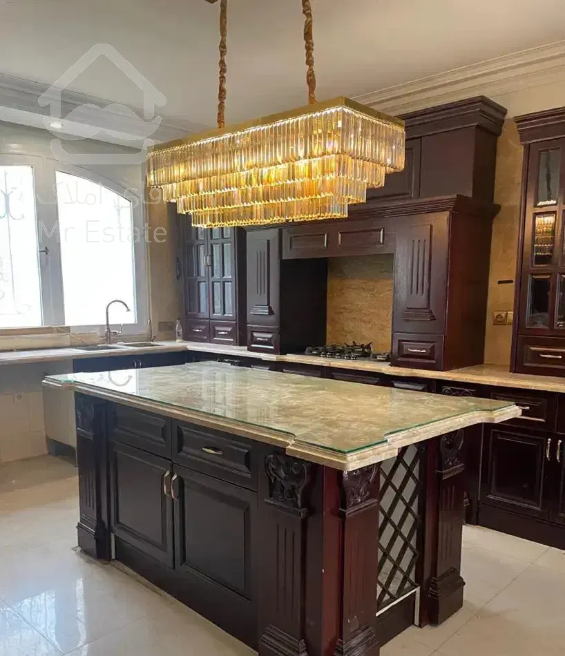 ۳۰۰متر ۴خواب گلستان شمالی ۲پارکینگ سندی سه طرف نور