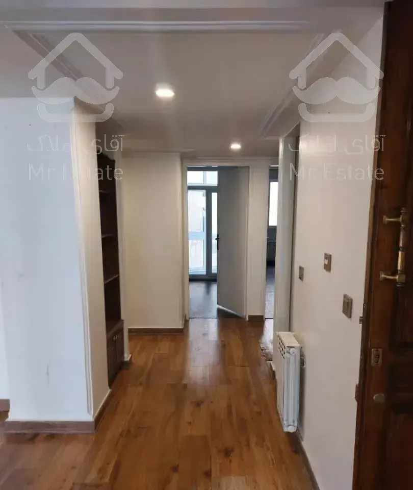 ۱۳۰متر ۳خواب فول امکانات بازسازی شده طبقه سوم