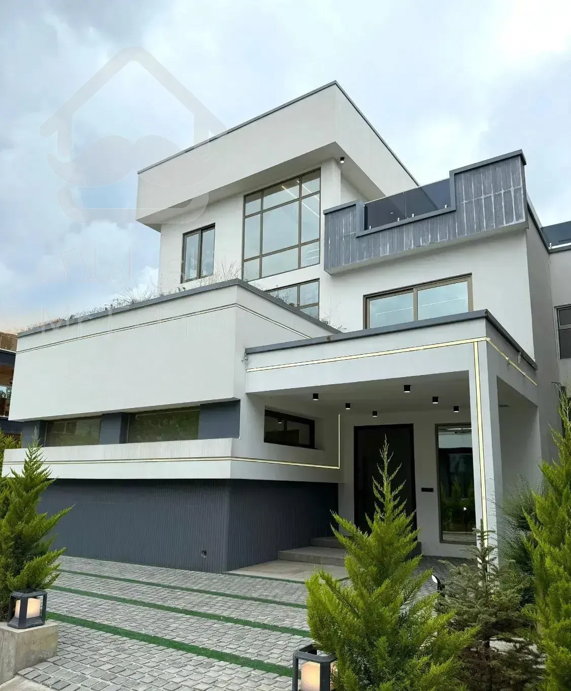 ویلا۴۲۰ متر طراحی خاص+استخر+آسانسور+شهرک برند