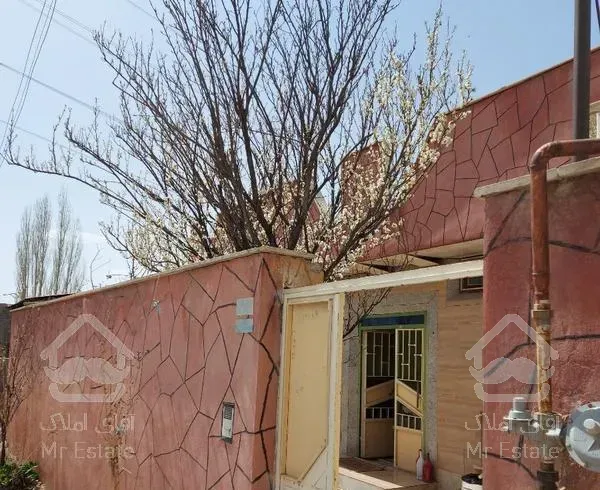 ۱۱۰ متر بنا ۶۰ متر حیاط ۳۰ متر پارکینگ